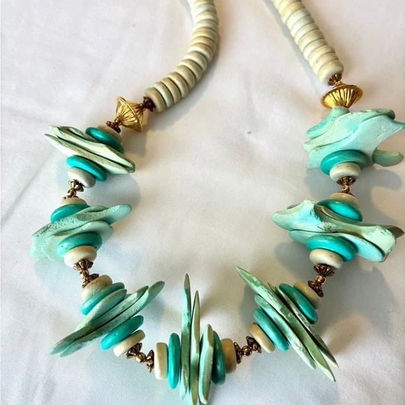 Beachy Coconut Dyed Turquoise Beads Necklace - Picture 2 of 4